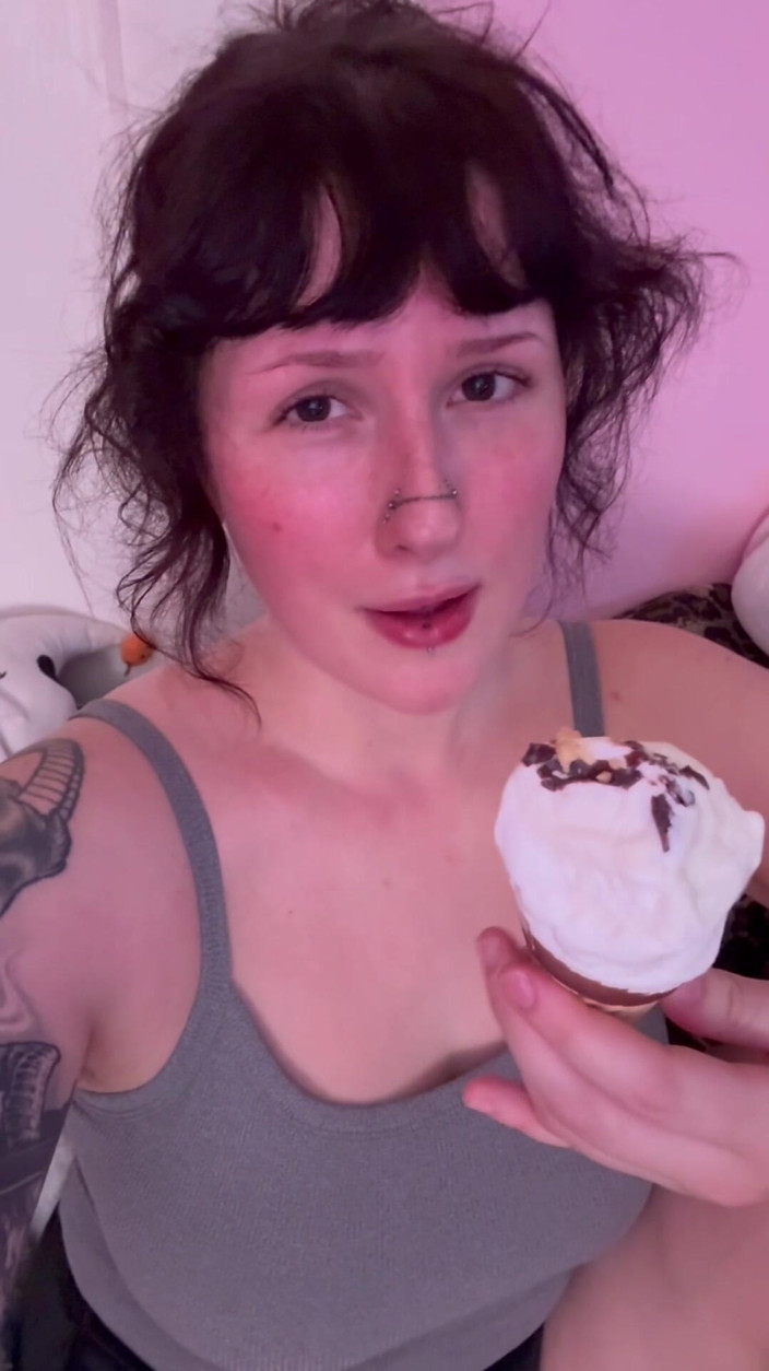 Sage Sinclaire: Huge Back to Back Burps, Eating Ice Cream