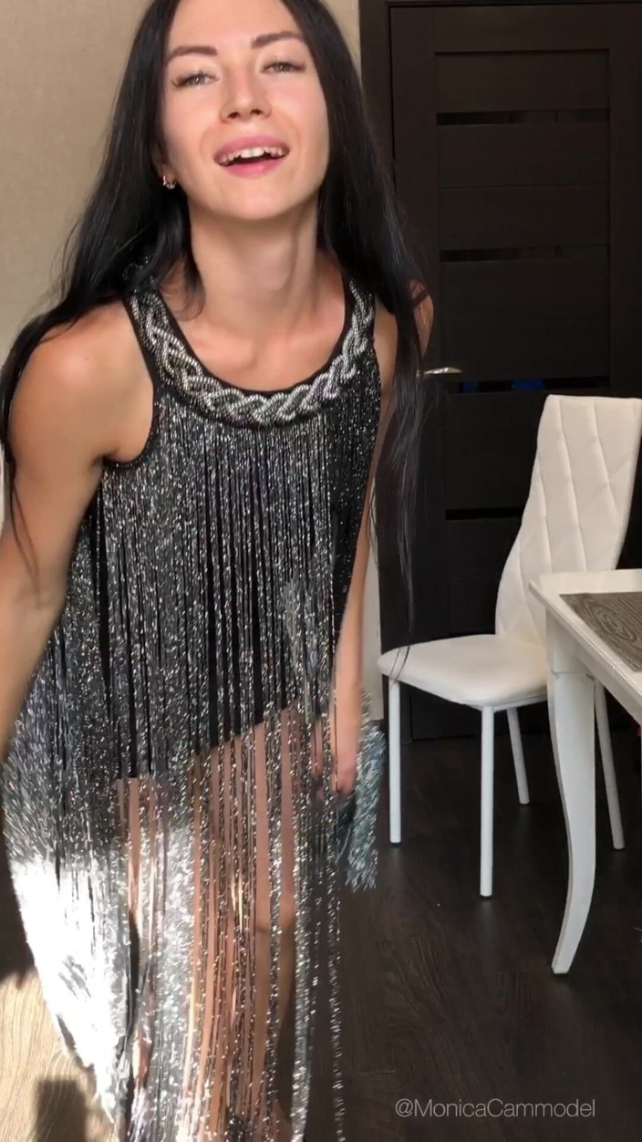 Princess Monica: Klip do modelowania w 9 różnych sukienkach