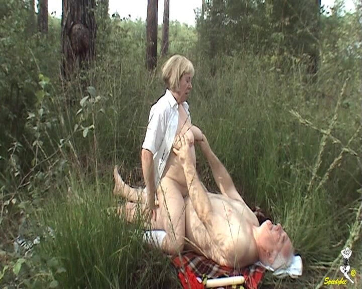 Dirty Doctors Clips: Трах на відкритому повітрі з брудним лікарем