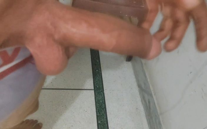 BlondeTroubleshootor: 거울 앞에서 자지 마사지 쇼로 큰 후장 을 쏘는 인도 Bareback 애널 게이 Ghush