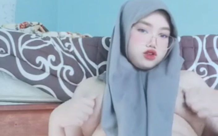Jilbab69: Masturbation of a Horny Jilbab Girl Causes Fluid to Come...