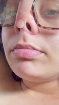 继妹有一个猪鼻子恋物癖，想要你操她的鼻子，你是一个猪婊子，我会玩弄我的鼻子