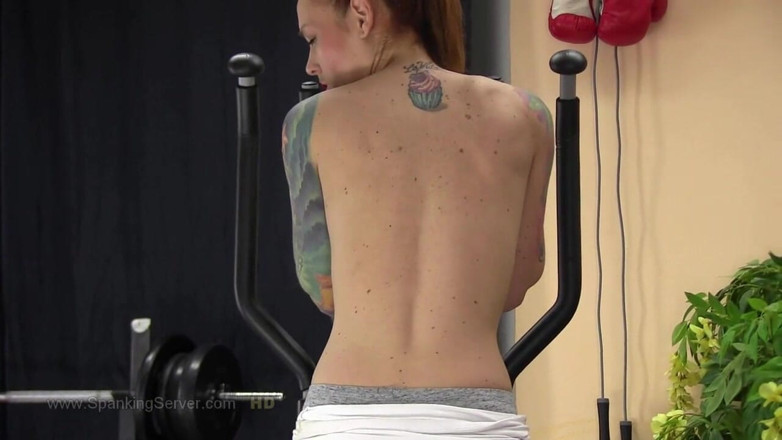 Spanking Server: Bici, tatuată, foxy, fără prezervativ