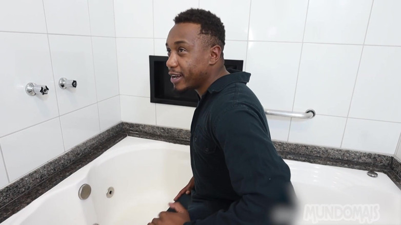 MundoMais: Fucked with the Maintenance Guy