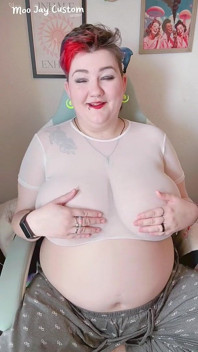 POV roleplay blikající obří prsa, zatímco hrajete hru