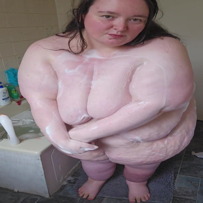 SSBBWLadyBrads: SSBBW Deusa Bathe no lado do banho