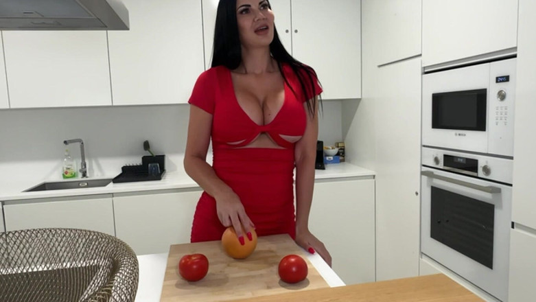 Jasmine Jae: Sexuellt frustrerad stegmamma kräver din kuk