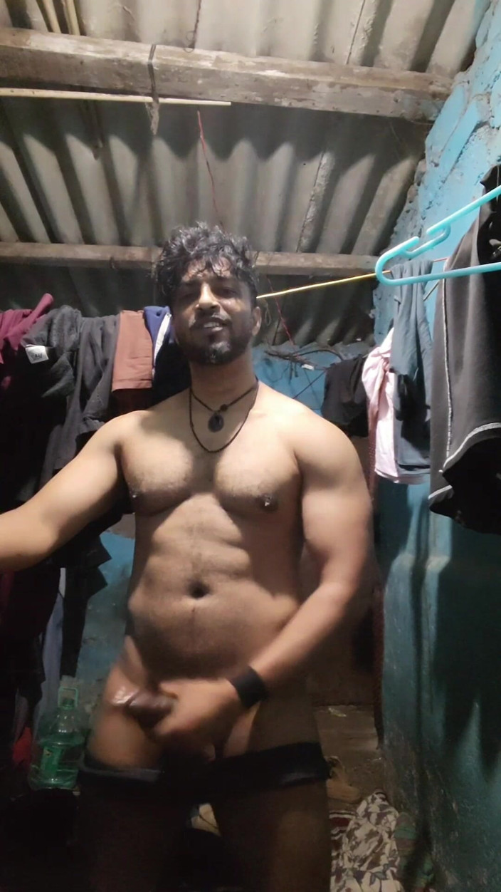 Mastkalandar: Desi Hunk ช่วยตัวเองคนเดียว
