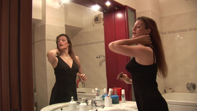 Milf in Love: Una milf sporca e bollente provoca un fotografo