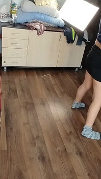 Amateur Vrouw Danst Naakt Door Het Huis, Grote Tepels, Dikke Kont.