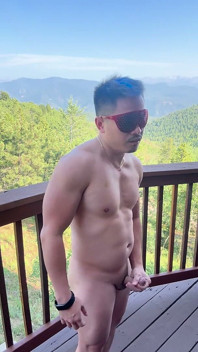 Mountain Top Tease: Sólo show svalnatých asijských hunk