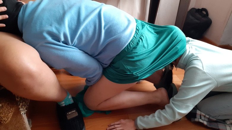 Lesbian-illusion: Pepek dan pantat lesbian kotor menjilat sandwich