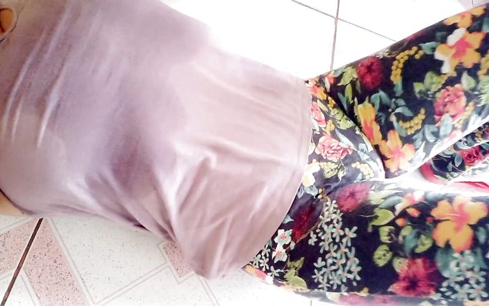 Martin13: Rekaman seks cewek semok ini dientot habis-habisan sampai lubang pantatnya...