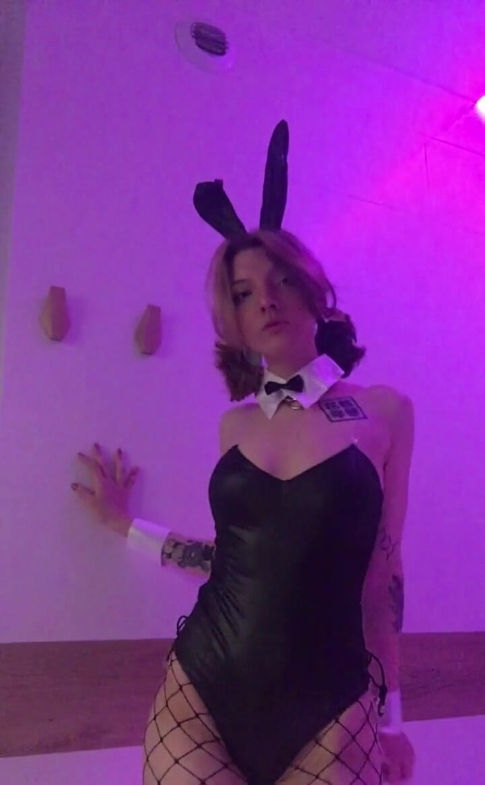 Soft Vulgar: În cele din urmă am primit costumul meu de iepuraș...