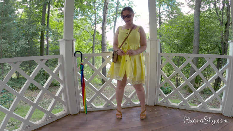 MILF Oxana: Troia anale in un parco naturale