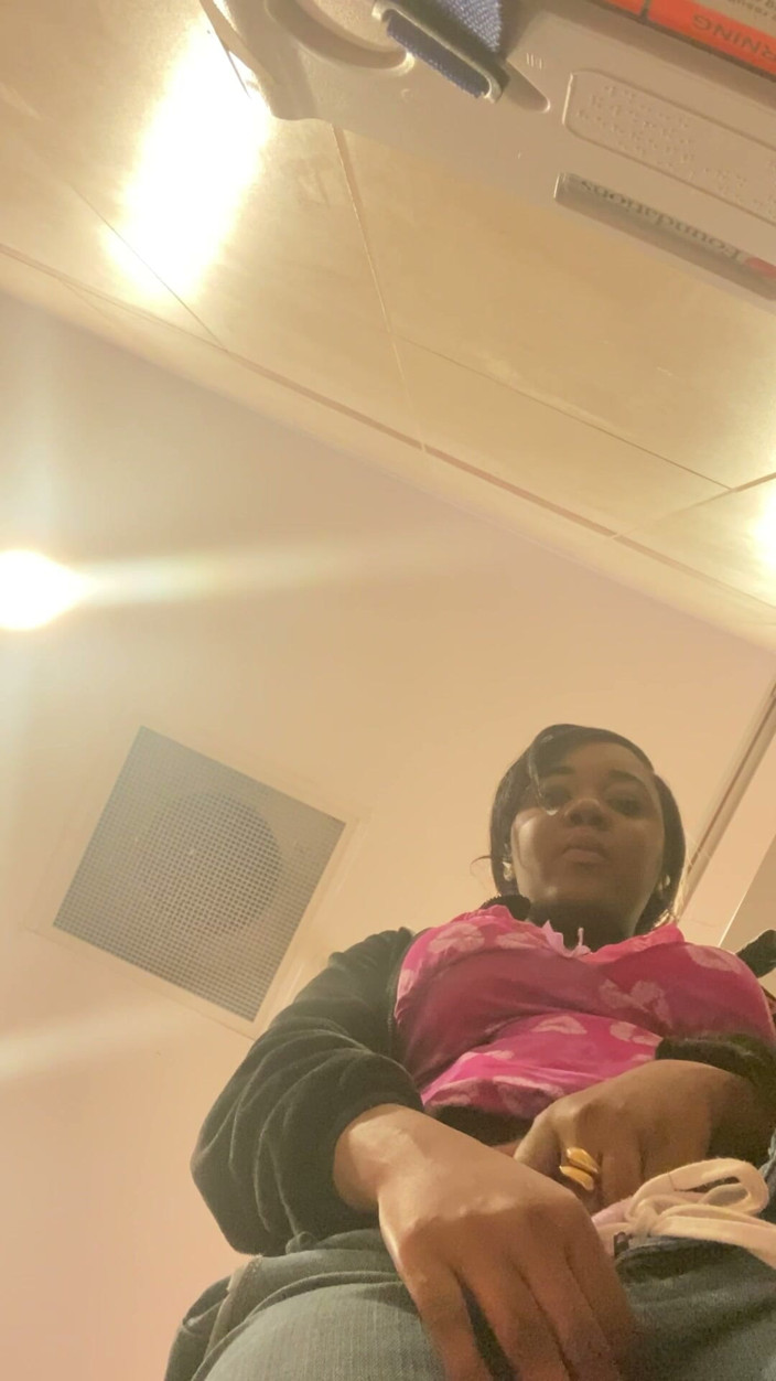 ALLIYAH ALECIA: Rápida Leche En Solo, Masturbación Pública En El Baño De...