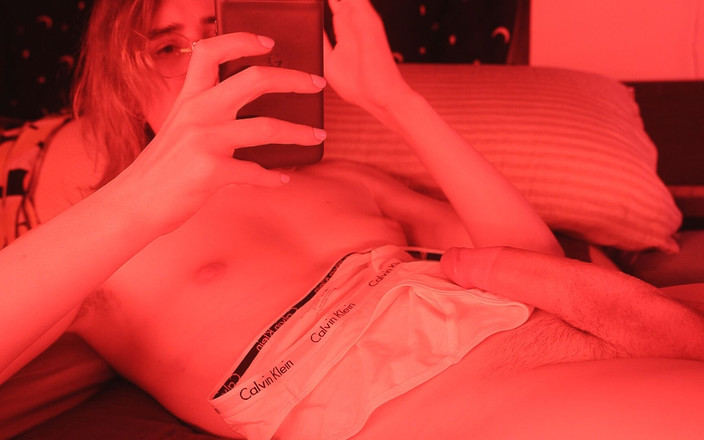 WetZemu: Te ignor în timp ce mă masturbez cu alți bărbați