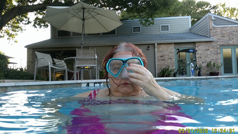 BBW nurse Vicki adventures with friends: Som Under Water Fun with You Sexy Big Beauty Nurse...