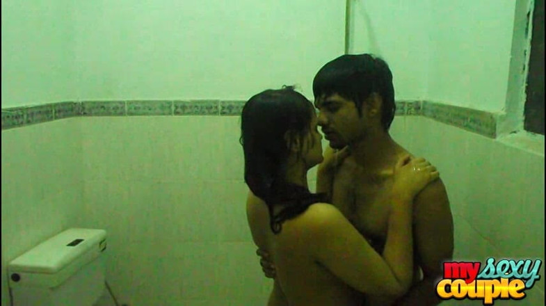 Desi Couple Sunny & Sonia: Desi Couple Making Love While Taking Early Morning Shower