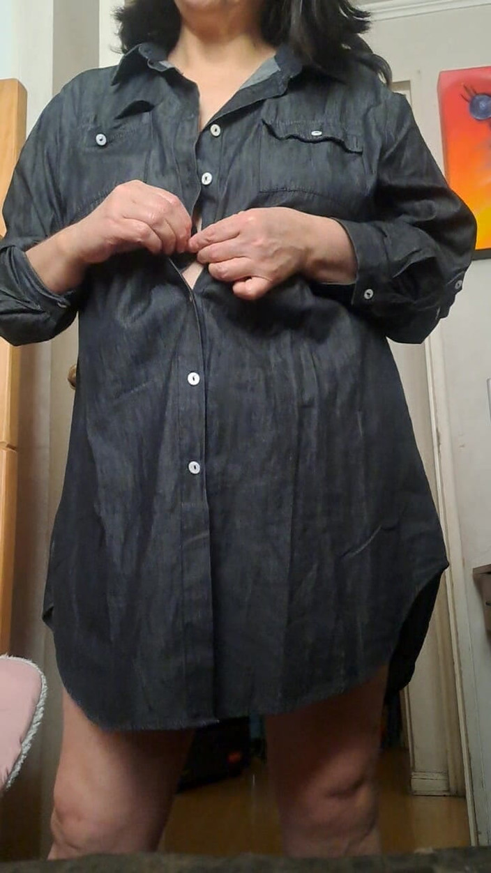 Mommy big hairy pussy: 義理の息子は私の毛むくじゃらの成熟した目を見て興奮します