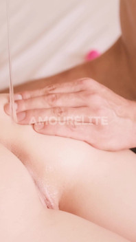 सौतेली बहन ने अपने सौतेले भाई से अपने नए बॉयफ्रेंड के लिए उसकी चुदाई तैयार करने को कहा। Amour Elite