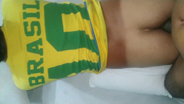 MiguellTrajano: Игрок с большим членом зашел внутрь, не спрашивая, и осемеменил мужа соседа