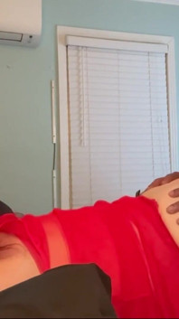 Hotwife Liz in roten netzstrümpfen und sieht, wie Thru Robe bbc nimmt