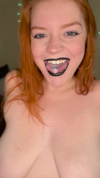 BBW Rothaarige Miley Coxxx Spuck-fetisch-- Mund Hautnah - Gepiercte Zunge