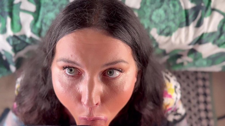 MissFFW: Mlle FFW supplie sa copine de jouir dans sa bouche