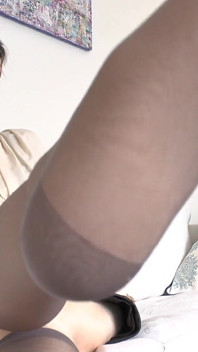 Reniflement de pieds intense en sueur et baise avec les talons jusqu’à la baise par le nez, Lady Victoria Valente