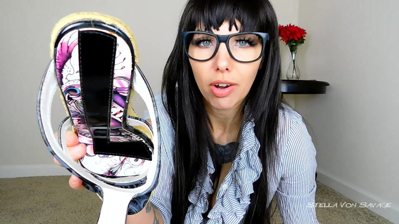 Stella Von Savage: Fetish Menghidu Kasut Sandal Joi