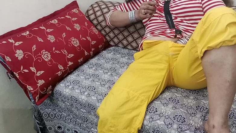 Netu: Conversation coquine en hindi pendant un appel vidéo et fisting...