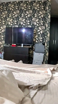 Fantasi satin si tante super dominan dengan tubuh aduhai lagi asik nyepong kontol sampai dicrot di dalam!