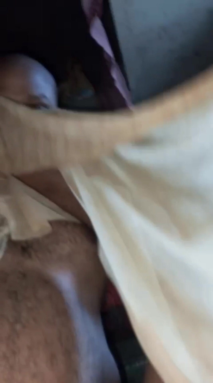 Auntixxx69: Мой лысый сводный брат трахнул меня и опубликовал мое видео