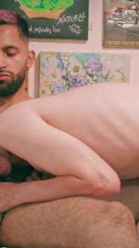 หนุ่มทวิงค์น่ารัก Emmanuel Kokichi โดนเย็ดปากและแตกคาปากด้วยควยใหญ่ของ Camilo Brown