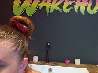 Ashley Ace pornstar: Warehouse-X&#039;deki banyoda bana katıl! Benim oyuncaklarım var! Seni getirirsen götümü...