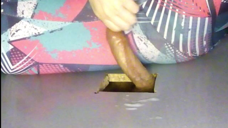 Sexoamateur: Дрочка у глорихола