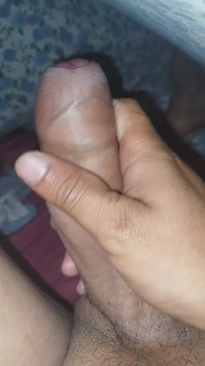 Ktmhornyboy: Chico nepalí cachondo recibiendo erección