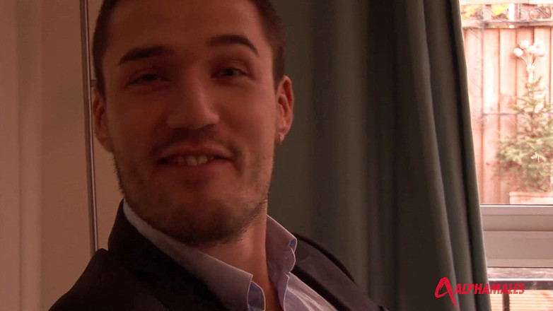 AlphaMales: मैं जासूसी करता हूं - परदे के पीछे