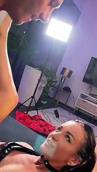 Po lesbijskiej sesji wzięliśmy ich za kulisy i pieprzyliśmy na surowo - Nico Grey