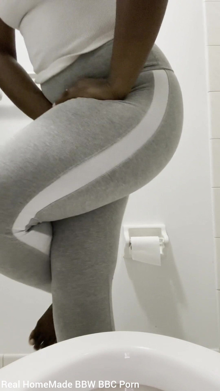 Super sexy ebony cuties: Meando en mi auto usar polainas grises