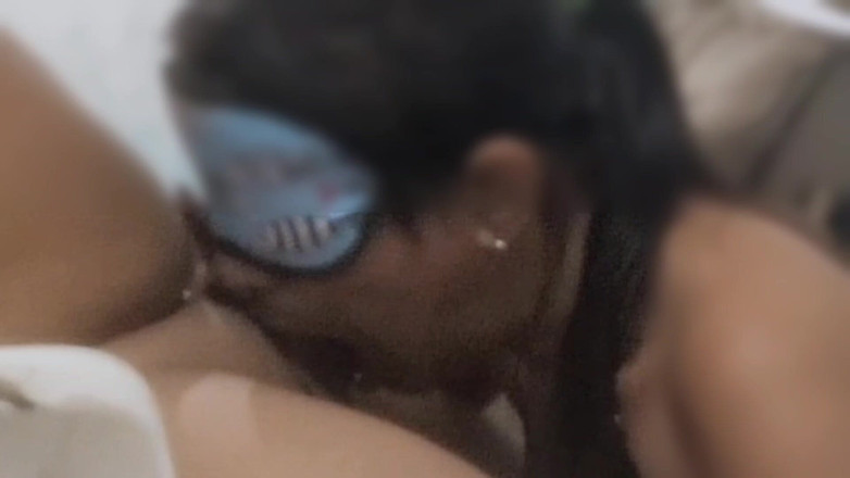 anal_queen_amateur: Memerah susunya menggunakan tenggorokanku dan menelan banyak banget.
