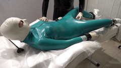 Latex Danielle: Un amator deranjează o dominatoare, gât de spermă, viciul