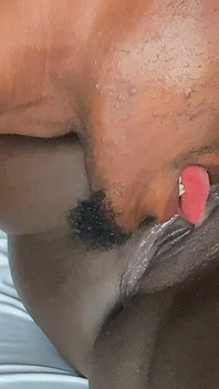 Schattige mollige vrouw geneukt door echte grote zwarte lul