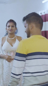 Indiana quente e com tesão meia-irmã Starsudipa ao ar livre sexo com seu meio-irmão