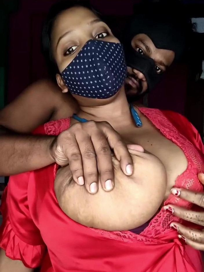 Queen7895: Show s velmi obrovskými prsy na kameru