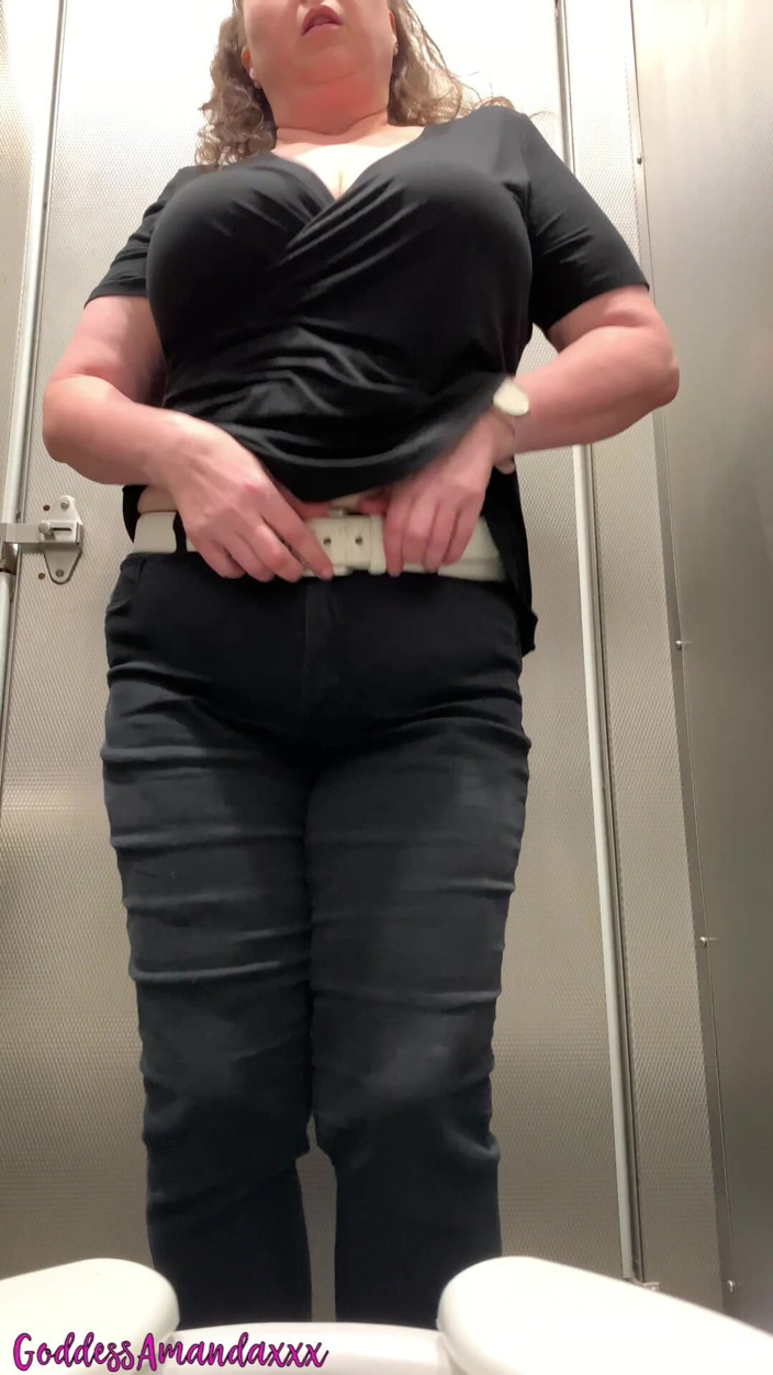 Goddess Amanda: Sexy Brunette Loves It When You Watch Her Pee