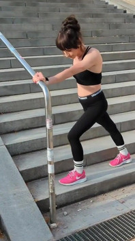 Dvojité smáčení při sportování !! Tranny běhá na veřejnosti plné chcaní!