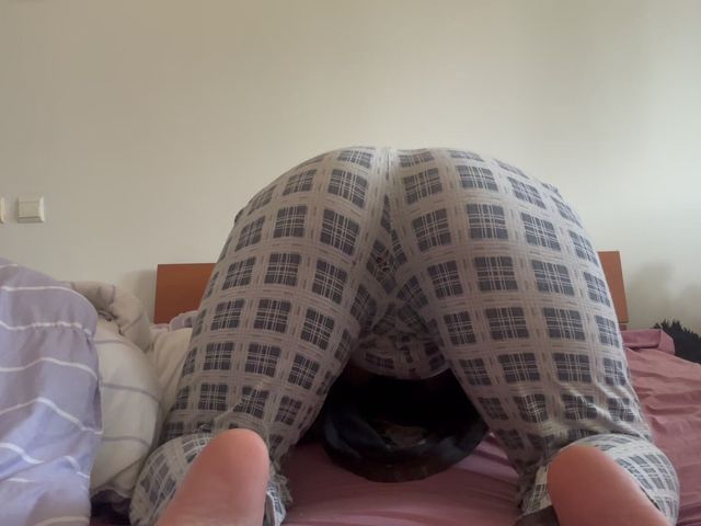 Rotten Farts in Tight Pijama Pants (Nips And Strips)