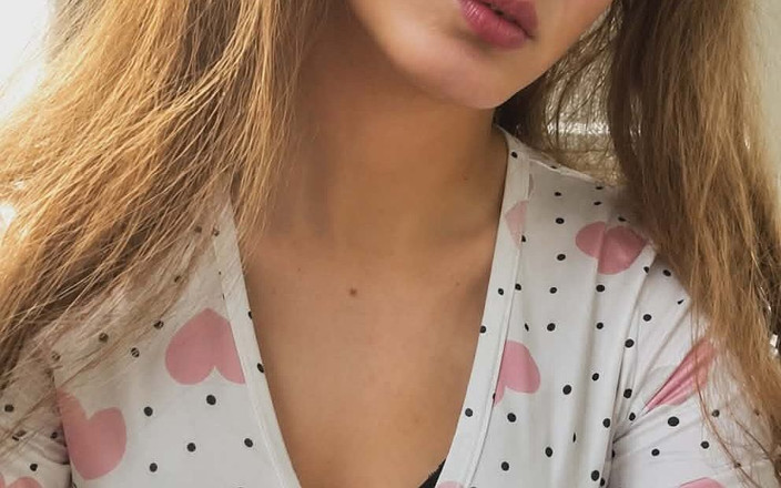 MilaFemboyUA: Na pláži